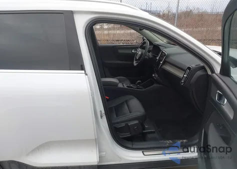 2024 Volvo Xc40 B5 Core Bright Theme z USA, uszkodzony, nr VIN YV4L12UK3R2222855